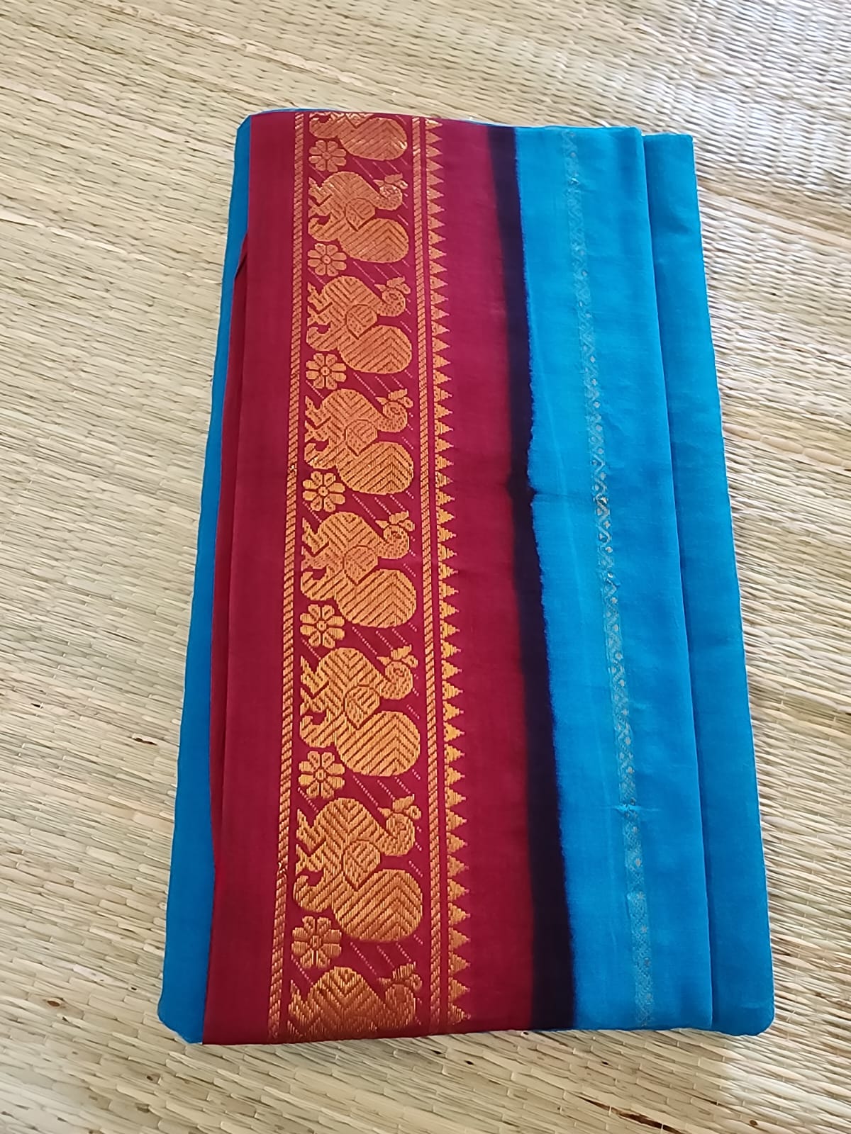 Madurai Sungudi saree (blue with red border) (without blouse)
