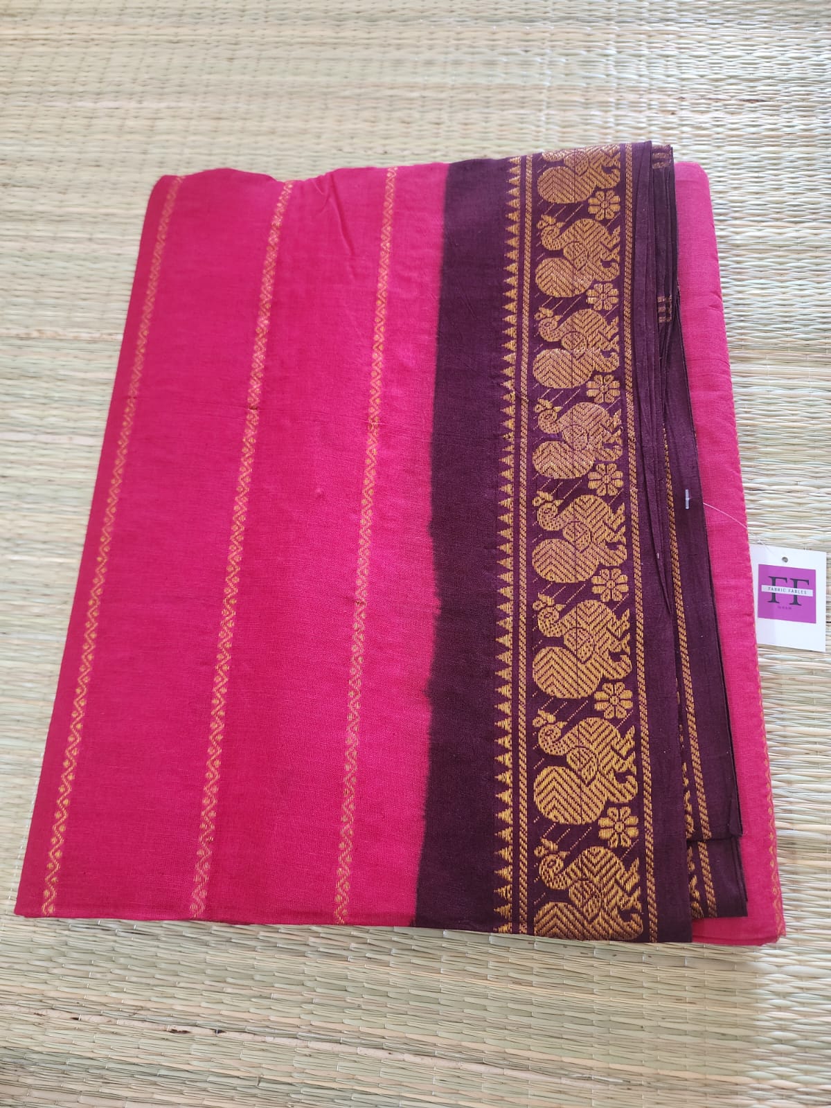 Madurai Sungudi saree (Pink and maroon border)