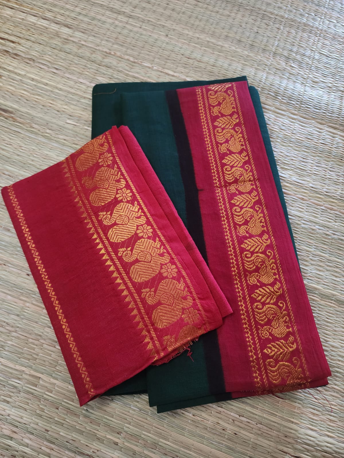 Madurai Sungudi saree (dark green saree with red border) (without blouse)