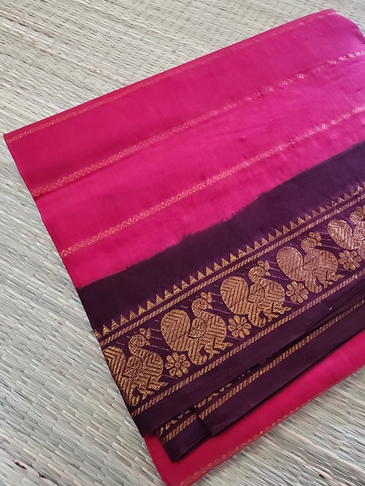Madurai Sungudi saree (Pink and maroon border)