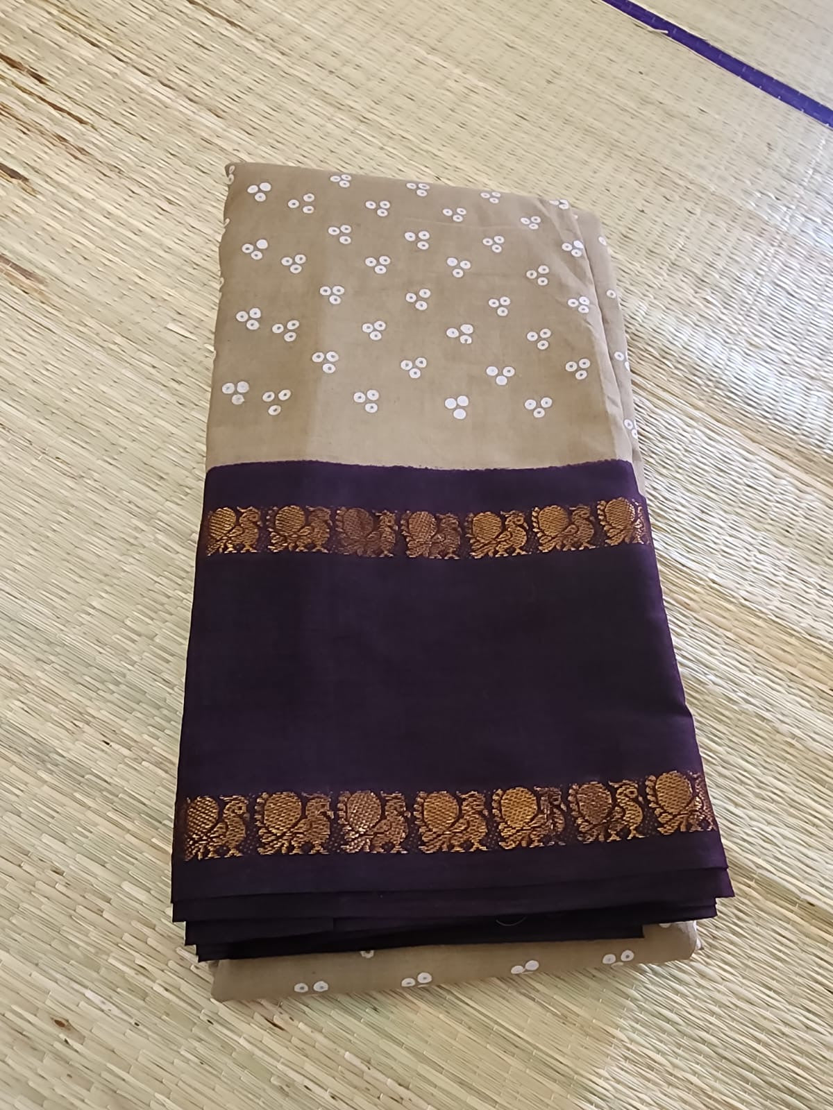 Madurai Sungudi saree (Beige) (without blouse)