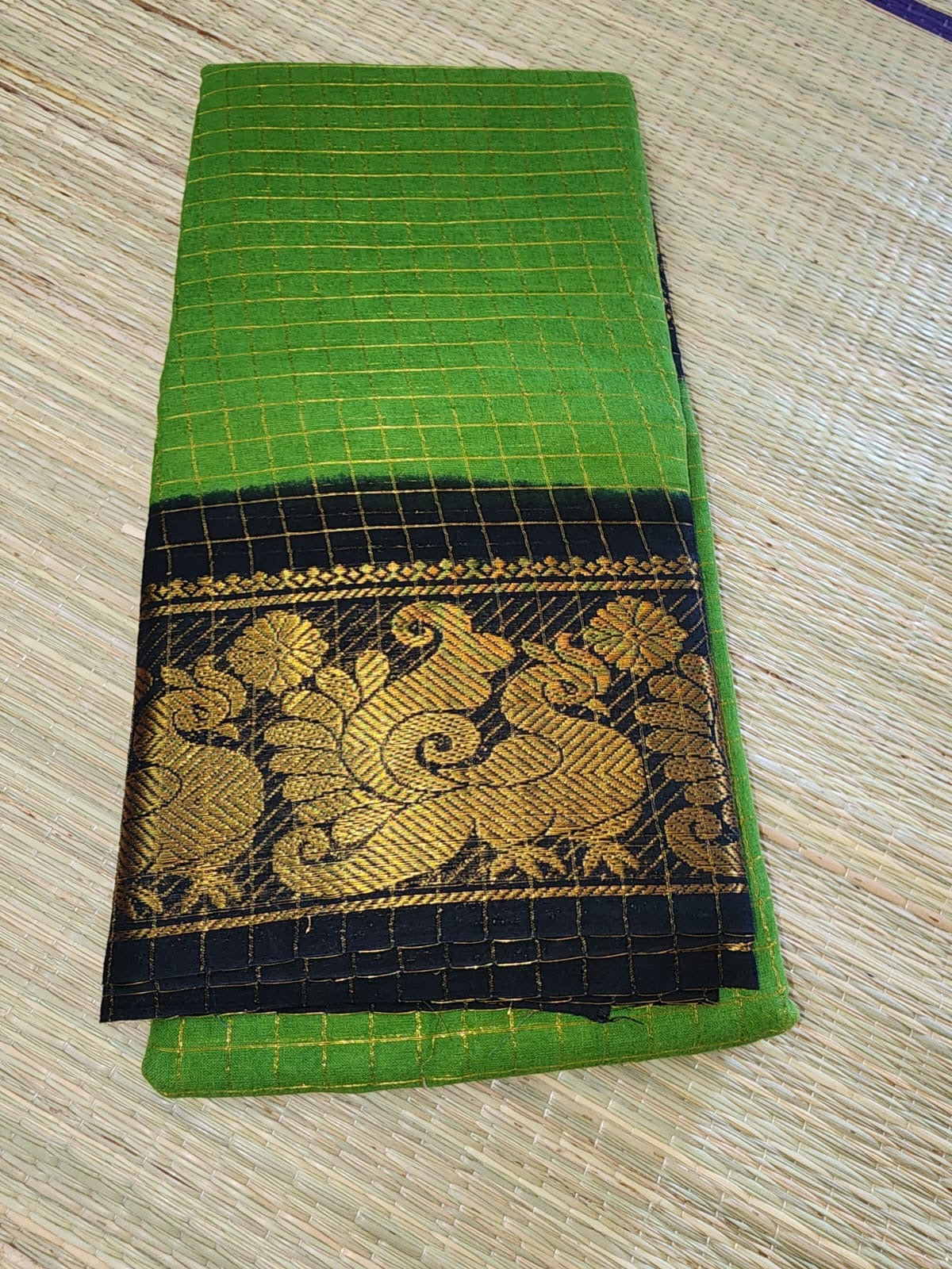Madurai Sungudi saree (Green checks with black border) (without blouse)