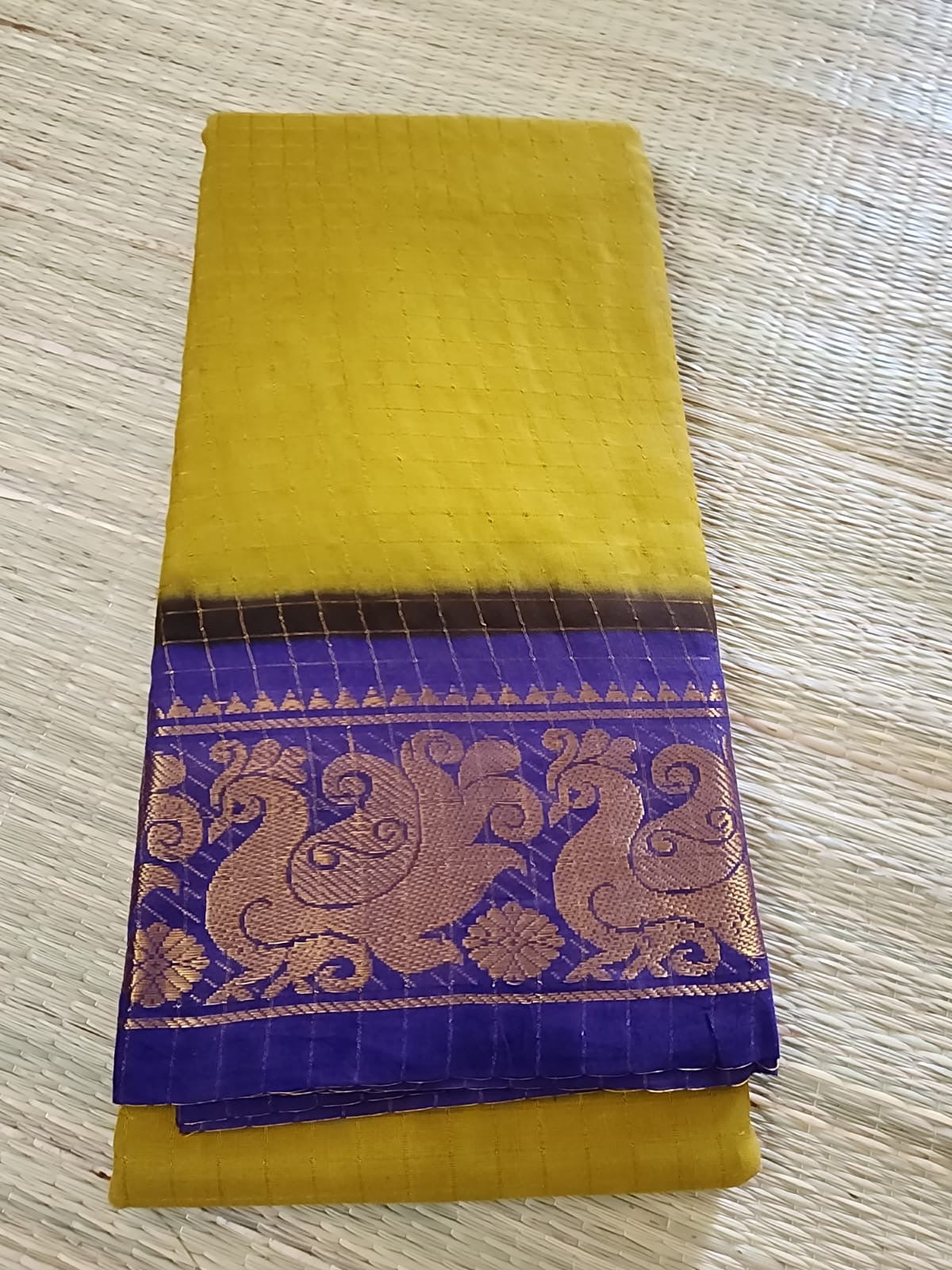 Madurai Sungudi saree (Yellow checks with violet border) (without blouse)