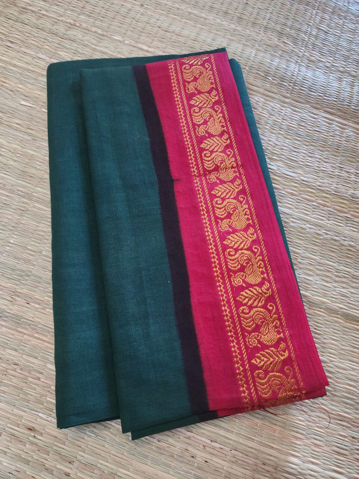 Madurai Sungudi saree (dark green saree with red border) (without blouse)