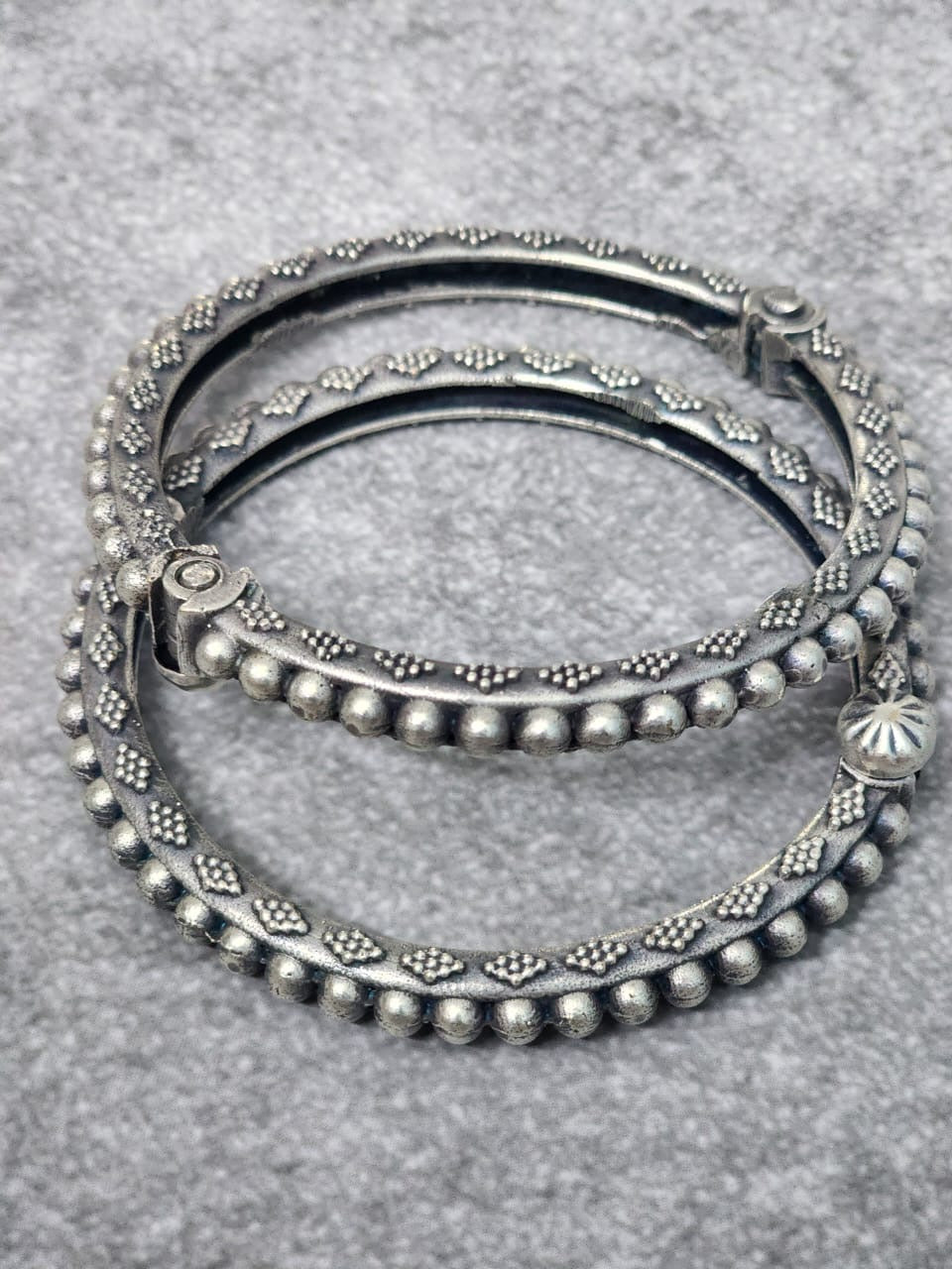 Bangles (pair of bangles)