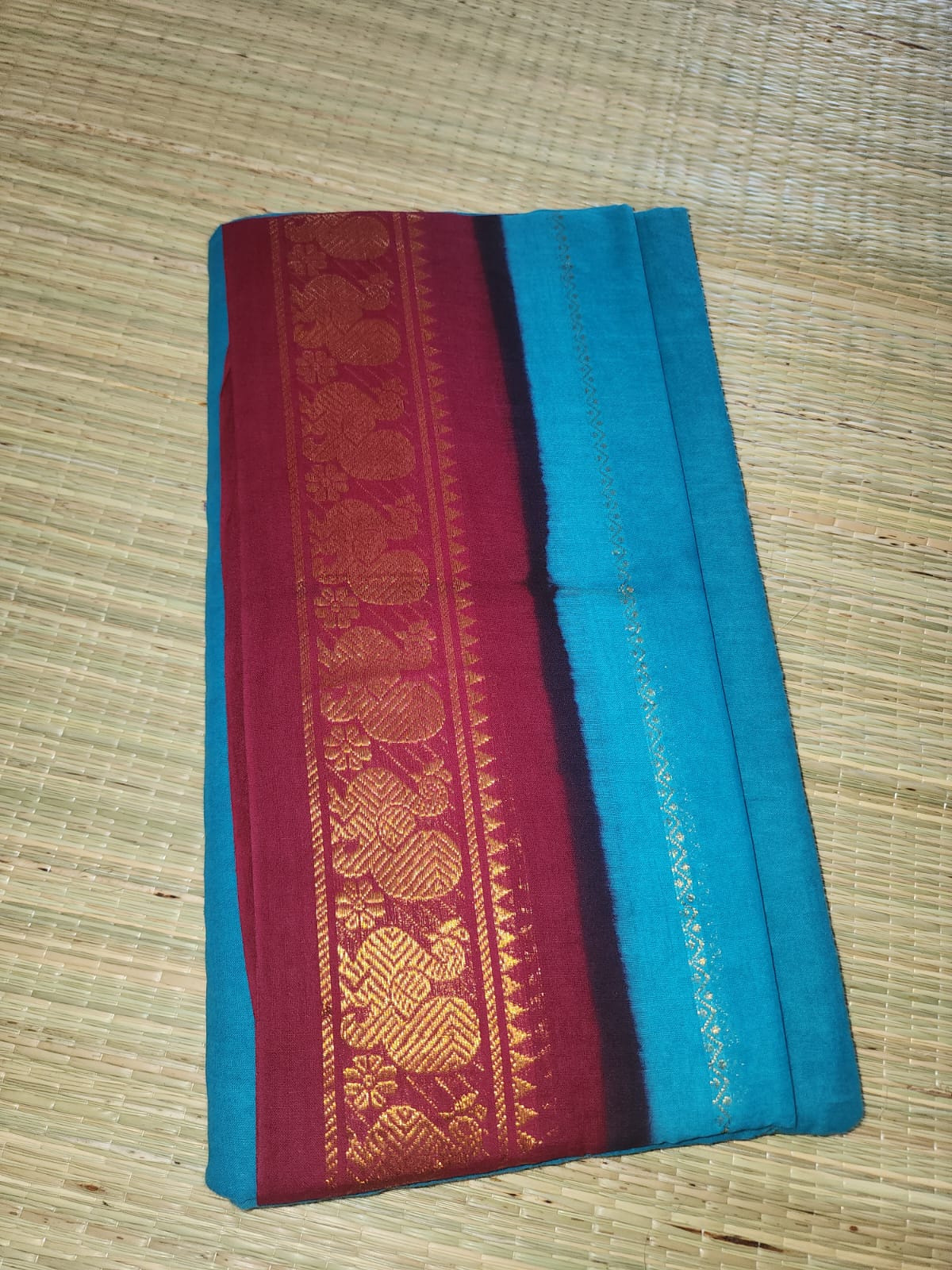 Madurai Sungudi saree (blue with red border) (without blouse)