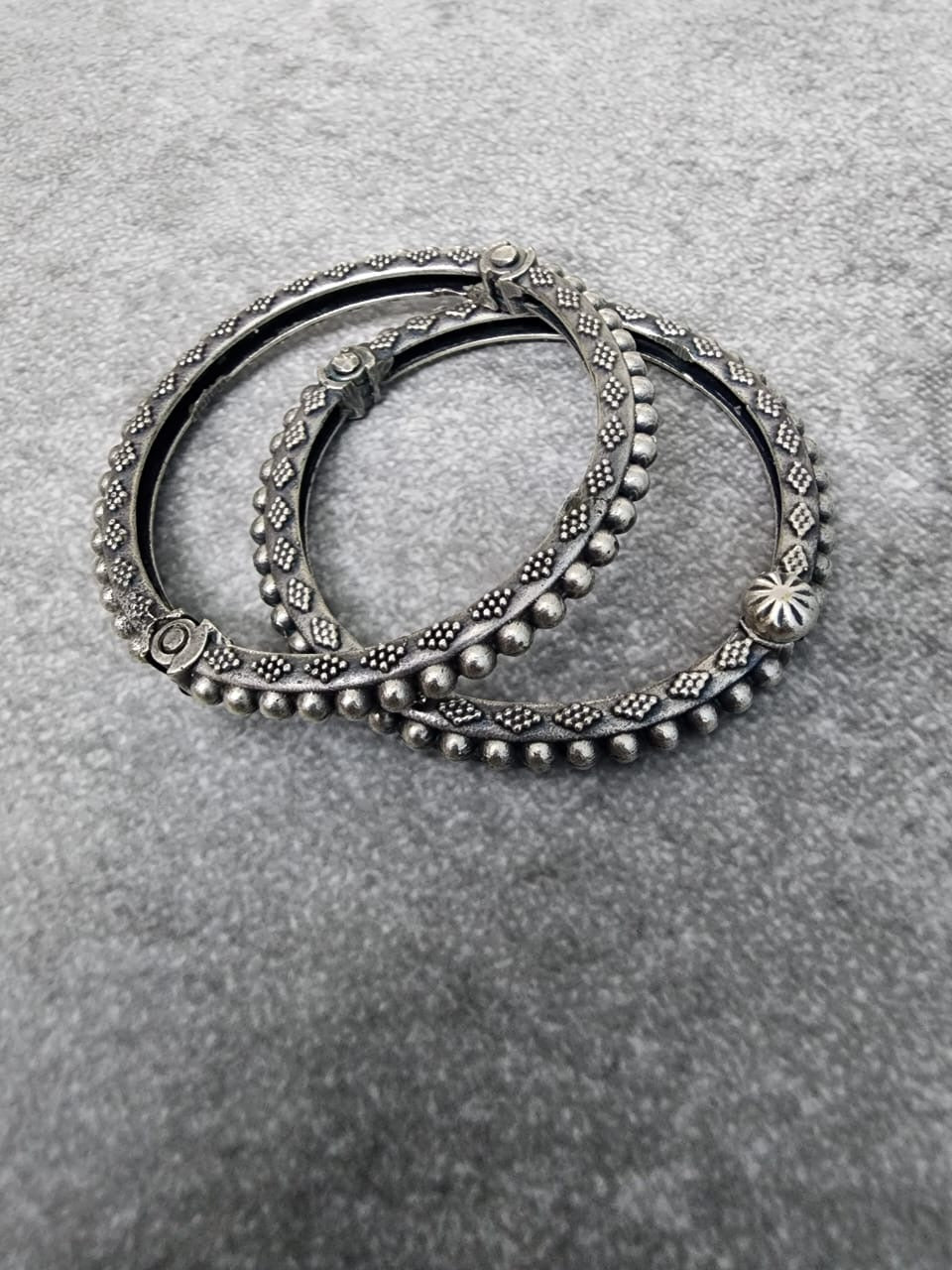 Bangles (pair of bangles)