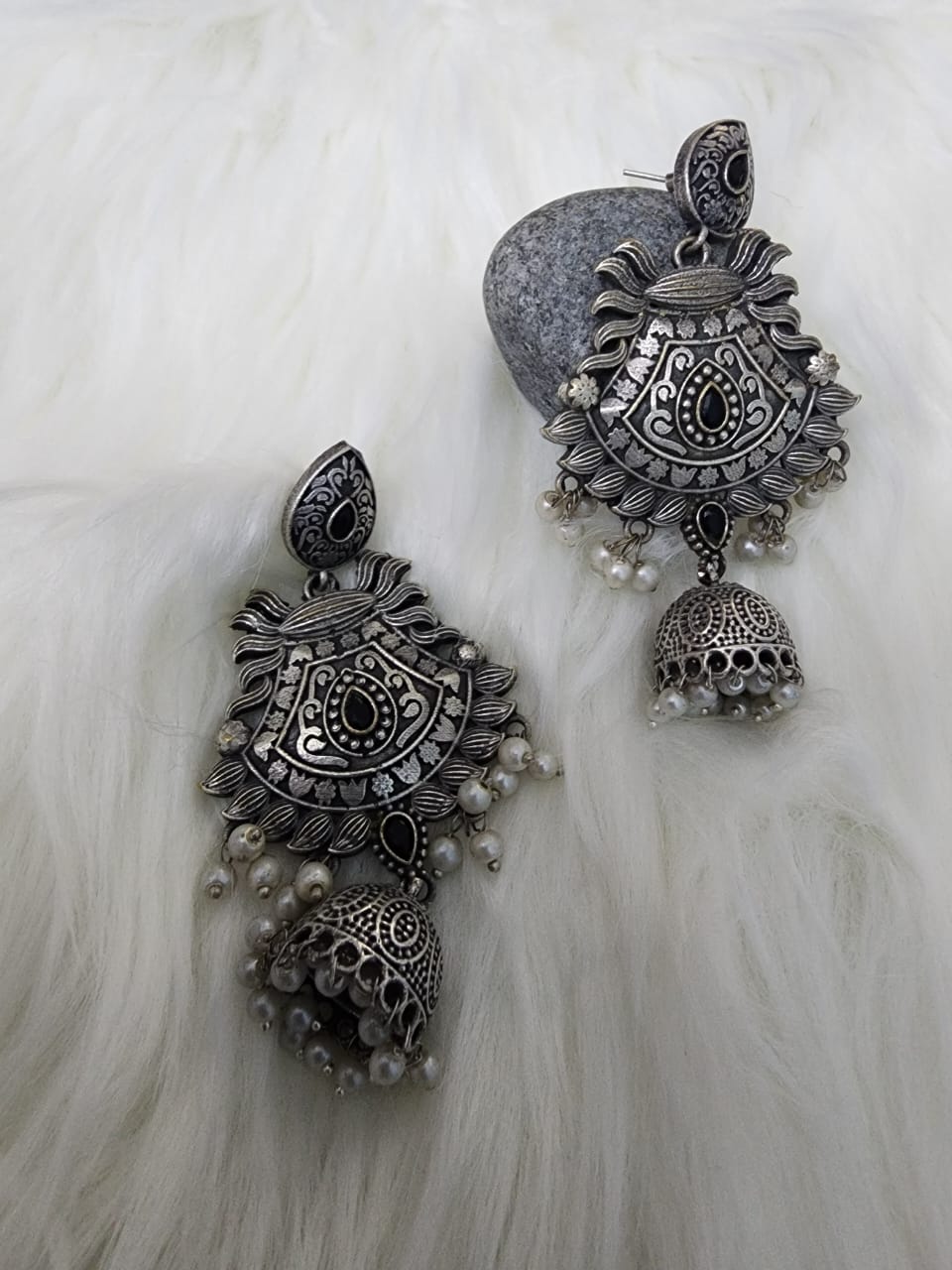 Earrings (Black)
