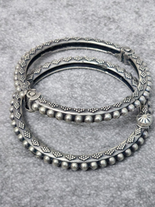 Bangles (pair of bangles)
