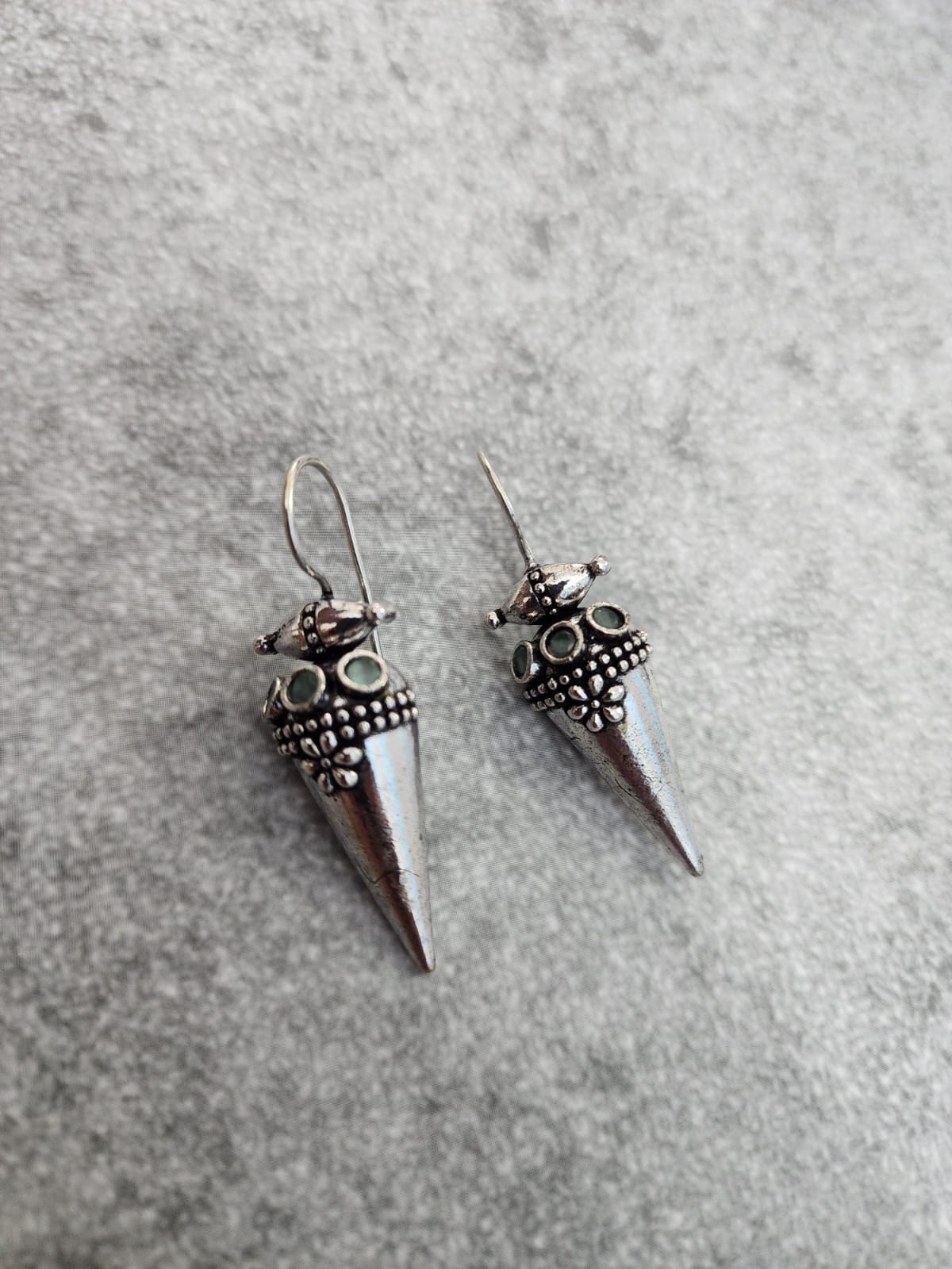 Earrings (light green)