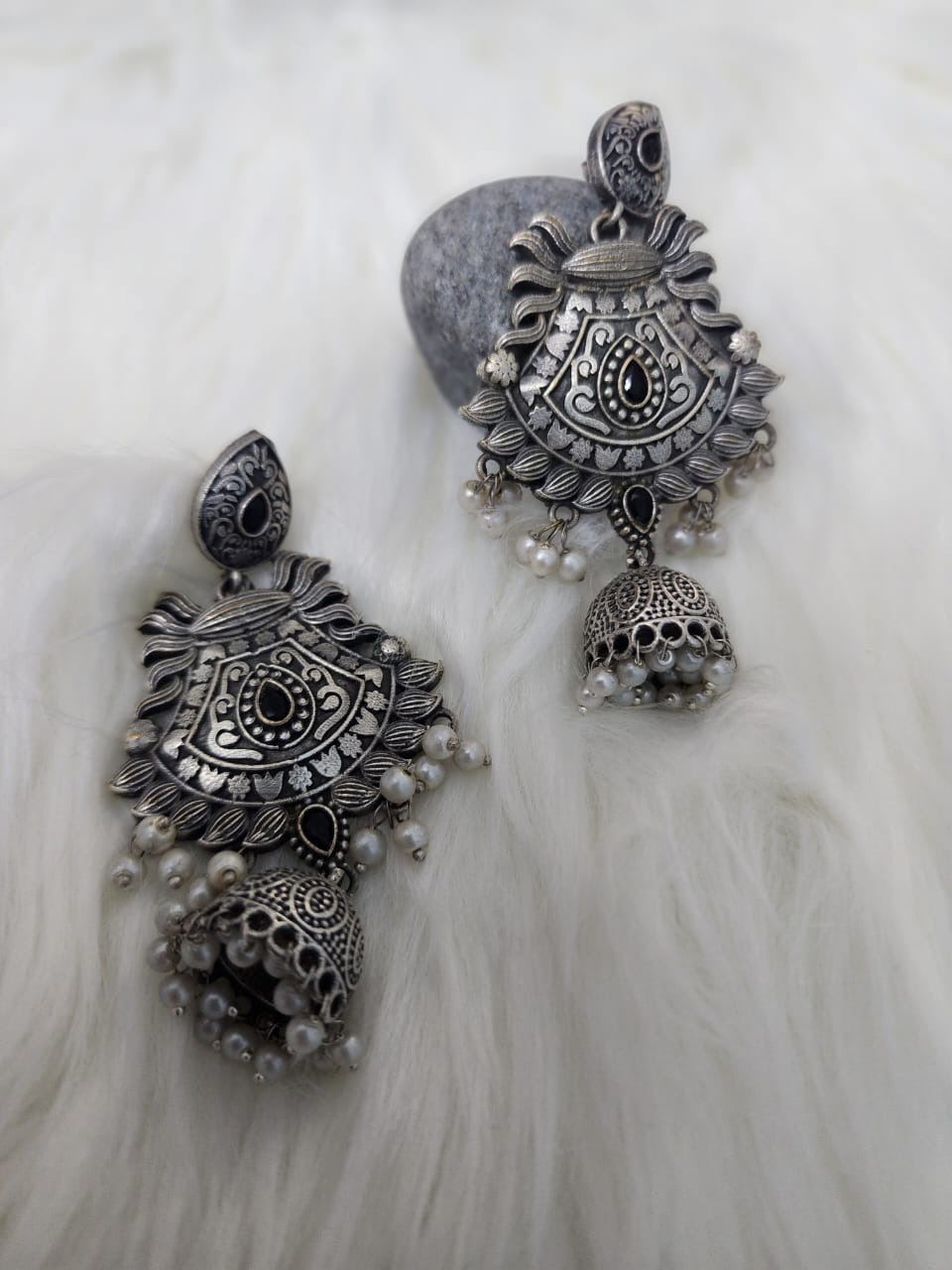 Earrings (Black)