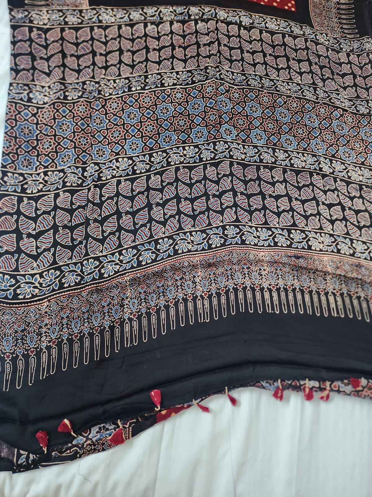 Bandhani Ajrakh saree (red)